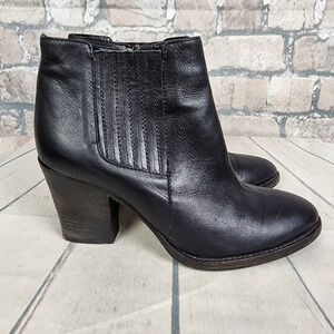Aquatalia Black Leather Ankle Boot Side Zip Almond Toe Size 7 1/2  Made in Italy